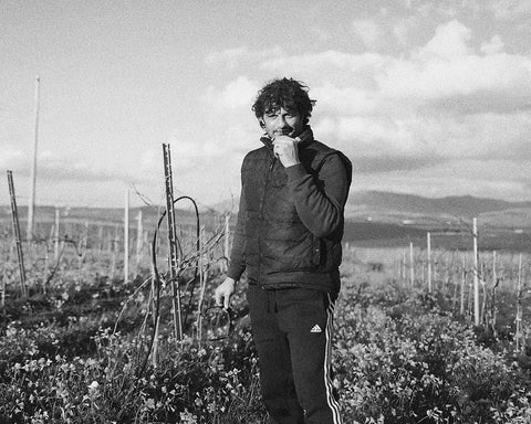 Alessandro Viola in his vineyard, natural wine producer from Sicily, Primal Wine – primalwine.com