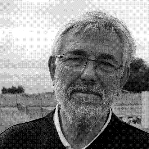 Gérard Laurent, natural wine producer of Château le Bergey, in his biodynamic vineyard in Saint-Loubès, Bordeaux, France