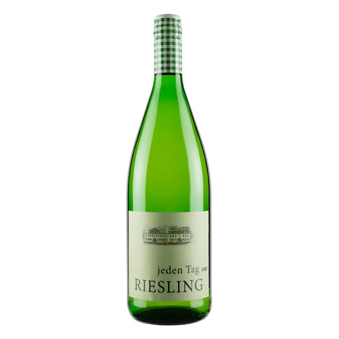 Bottle shot of Benzinger Jeden Tag Riesling 2022, produced by Benzinger, buy classic and natural wine online on Primal Wine, the best wine shop in the United States – primalwine.com